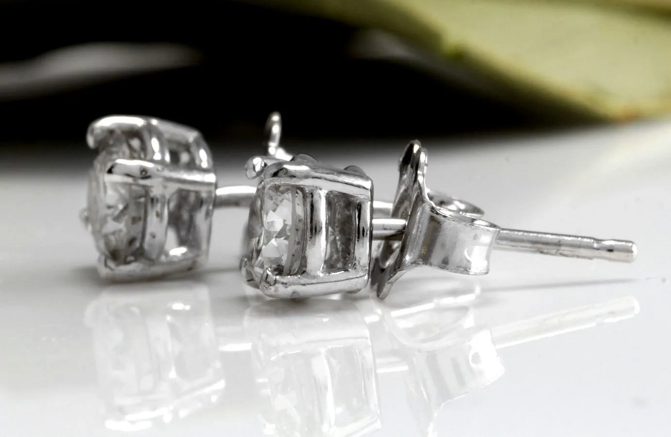 Exquisite 1.40 Carats Natural Diamond 14K Solid White Gold Stud Earrings