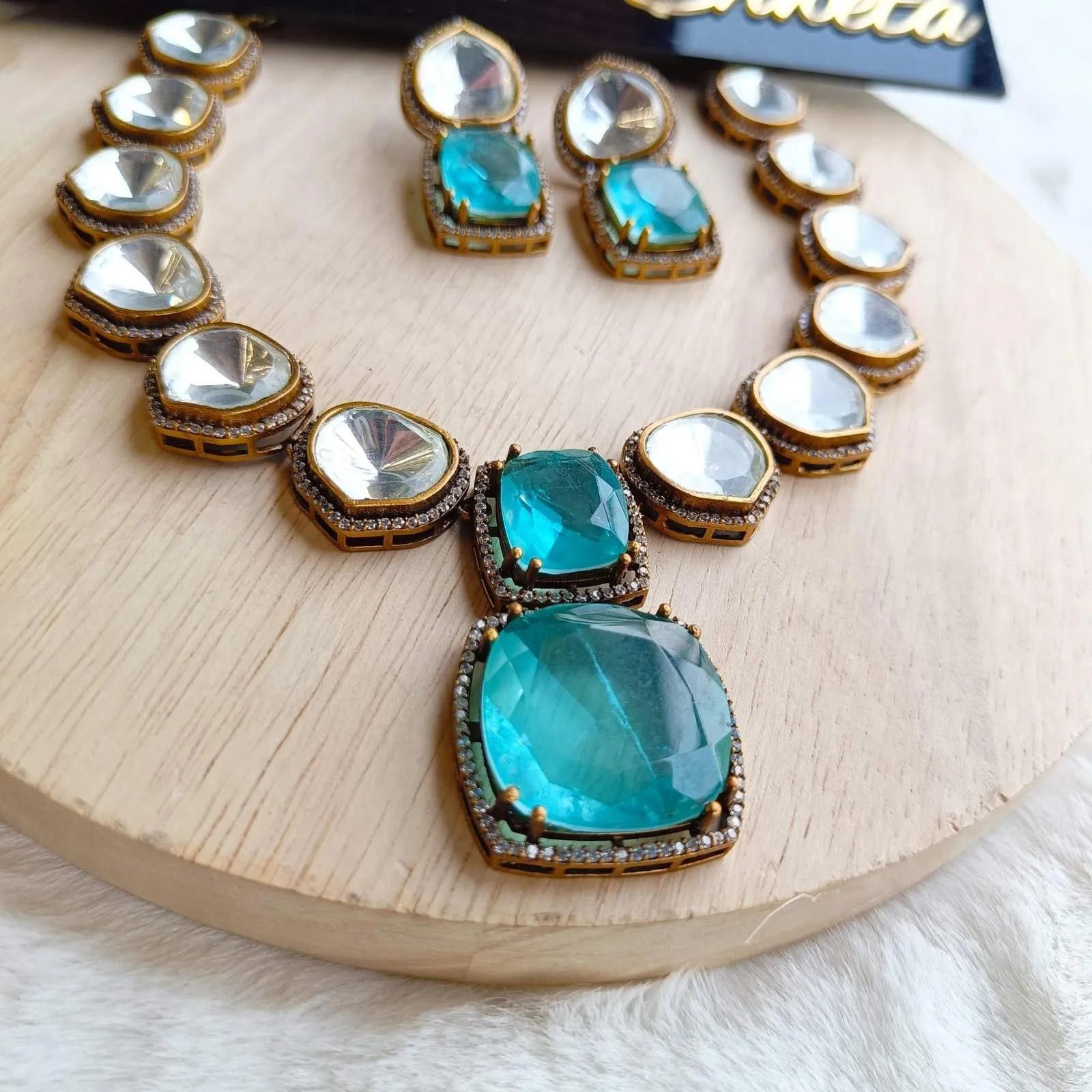 Nayaab Noor neckpiece