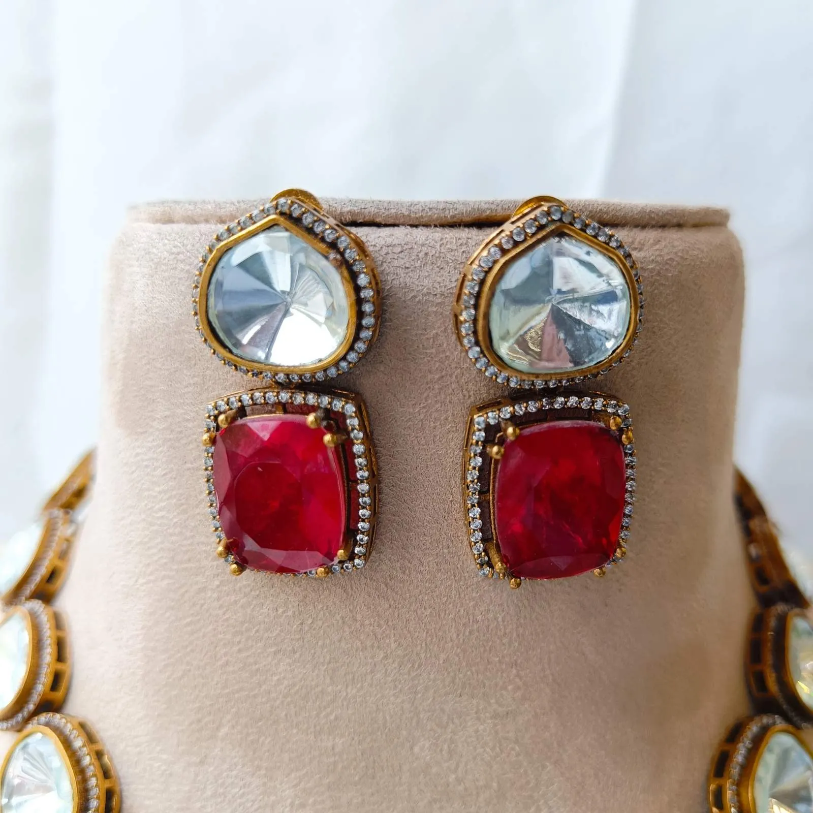 Nayaab Noor neckpiece