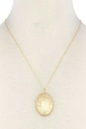 Oval Shape Locket Metal Necklace