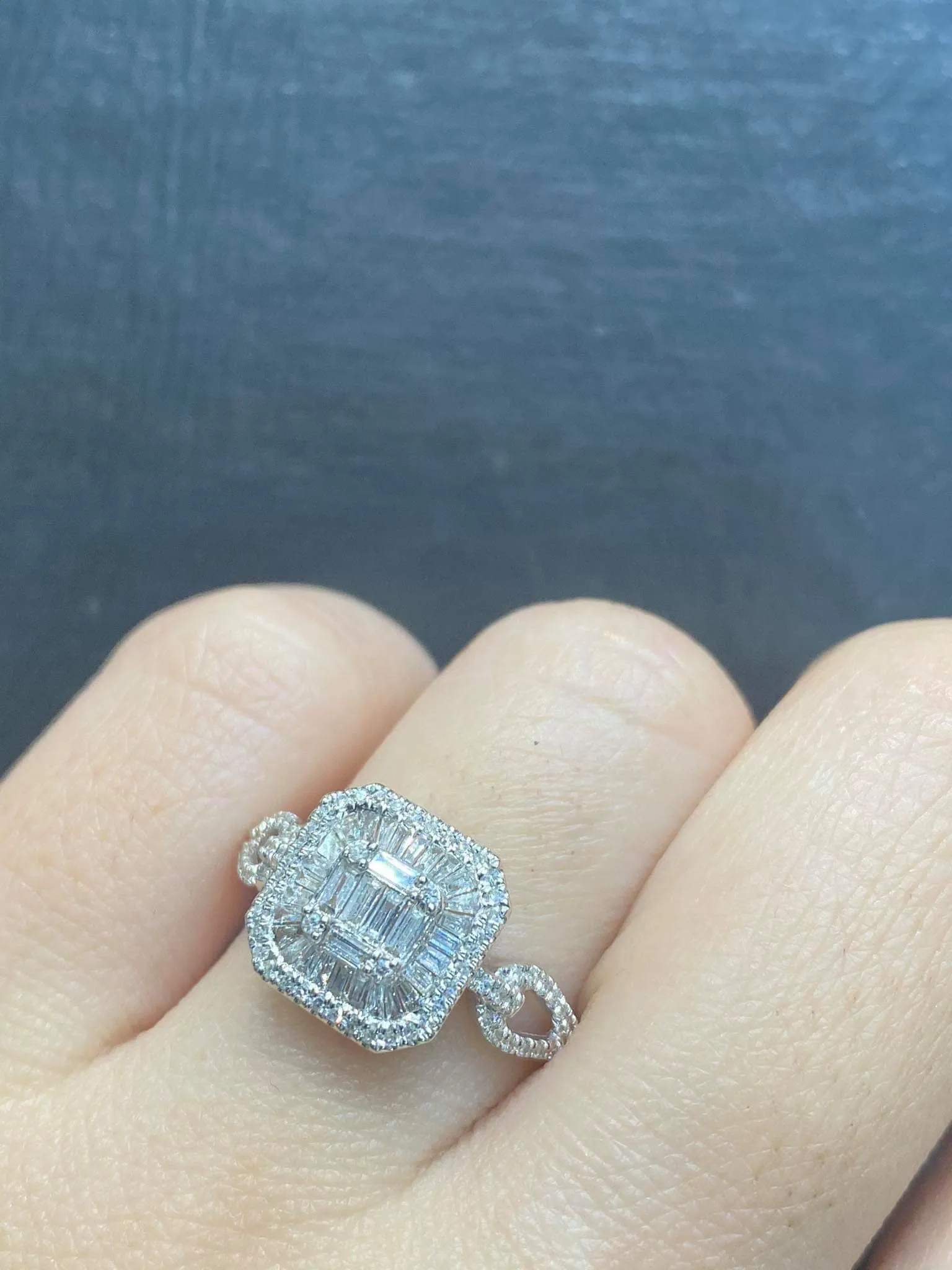 PREORDER | Infinity Band Classic Cushion Diamond Ring 14kt