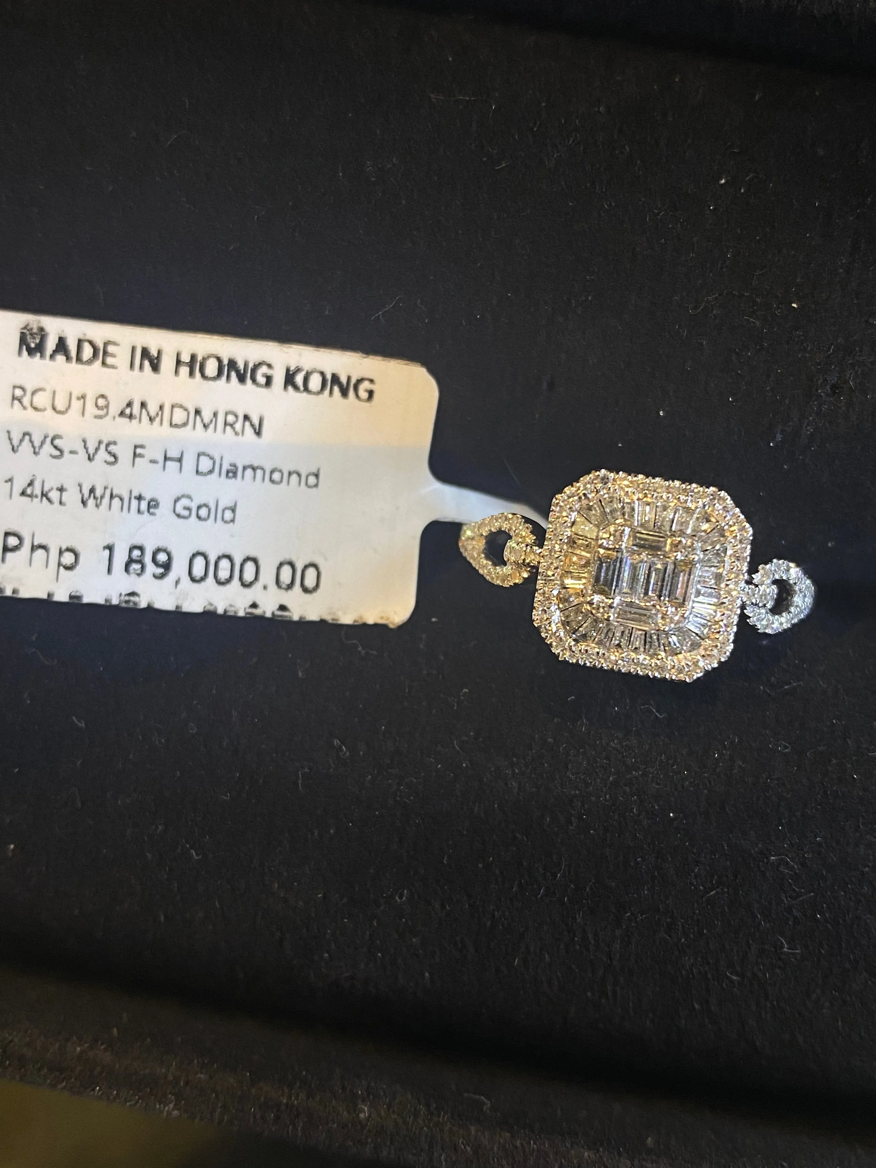 PREORDER | Infinity Band Classic Cushion Diamond Ring 14kt